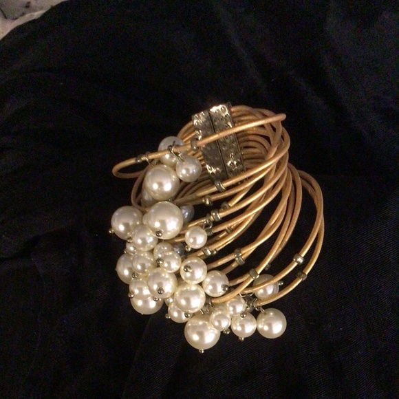 Dazzling bracelet, bold look cuff cords with faux pearls! What fun!! - Picture 1 of 4